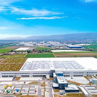 Our CO2-neutral logistics Hub in Muggensturm covers more than 100k square-meters and therefore is not only the largest distribution Hub in the L'Oréal Group, but also one of the most sustainable ones. From here, L'Oréal supplies the whole DACH-Region. Our CO2-neutral logistics Hub in Muggensturm covers more than 100k square-meters and therefore is not only the largest distribution Hub in the L'Oréal Group, but also one of the most sustainable ones. From here, L'Oréal supplies the whole DACH-Region.